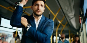 Zastanawiał się, czy może odmawiać różaniec w autobusie. I stało się coś niezwykłego