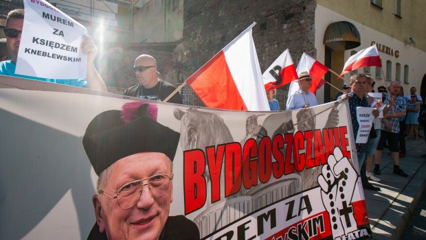 Demonstracja w obronie ks. Kneblewskiego w Bydgoszczy