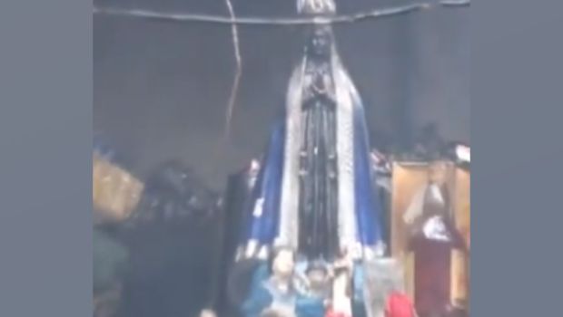 Nossa Senhora intacta após incêncio