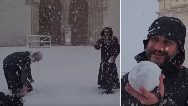 franciszkanie z Asyżu urządzili sobie bitwę na śnieżki