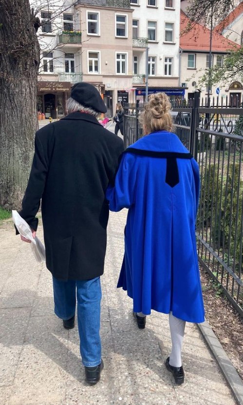 Jedna ze starszych pań sfotografowanych na profilu @babcie_trojmiejskie na Instagramie
