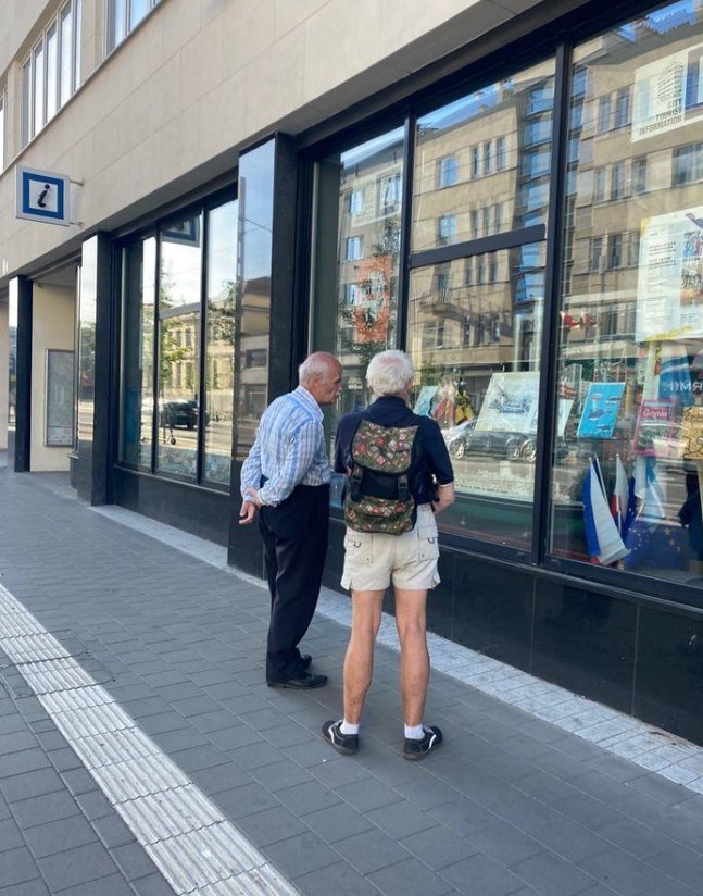 Jedna ze starszych pań sfotografowanych na profilu @babcie_trojmiejskie na Instagramie
