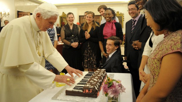 Benedykt XVI w zabawnych sytuacjach