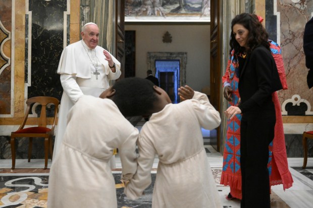 Papież Franciszek i bliźnięta syjamskie
