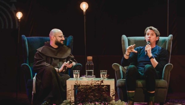 Ojciec Bartymeusz Kędzior wraz z Małgorzatą Kożuchowską podczas Festiwalu Kultury Chrześcijańskiej w Leżajsku