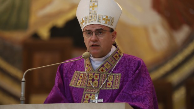 Bp Robert Chrząszcz w trakcie homilii podczas dnia skupienia "WSTAŃ!"