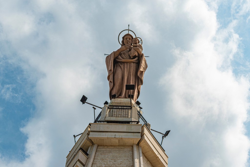 Maghdouche-liban-statua-maryi-shutterstock