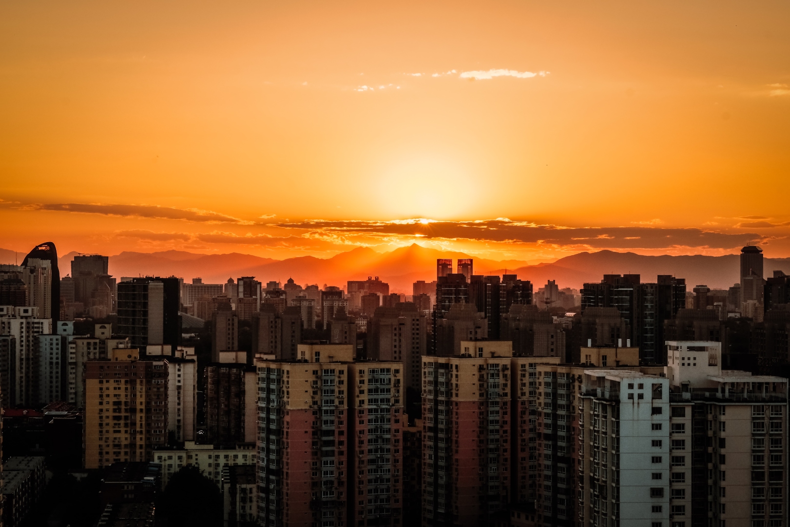 bloki w Pekinie o zachodzie słońca