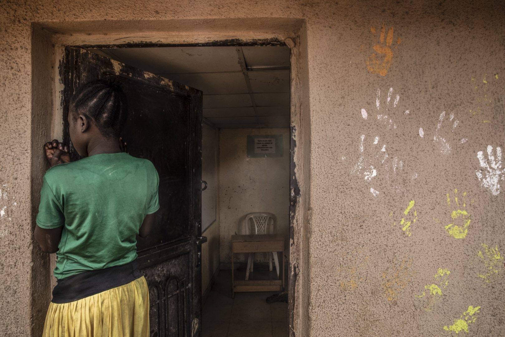 nastolatka z Nigerii w obozie dla przesiedlonych po ucieczce przed prześladowcami