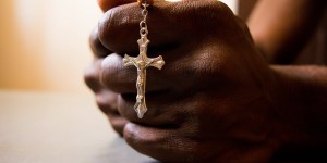 Nigeria: ofiary śmiertelne ataków na miejsca kultu. Jest też światło nadziei