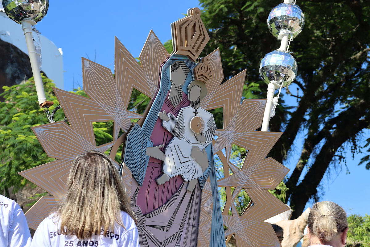 [GALERIA] Brazylia: gigantyczny różaniec zapowiada święto, które ma ponad 400-letnią historię