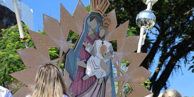 [GALERIA] Brazylia: gigantyczny różaniec zapowiada święto, które ma ponad 400-letnią historię