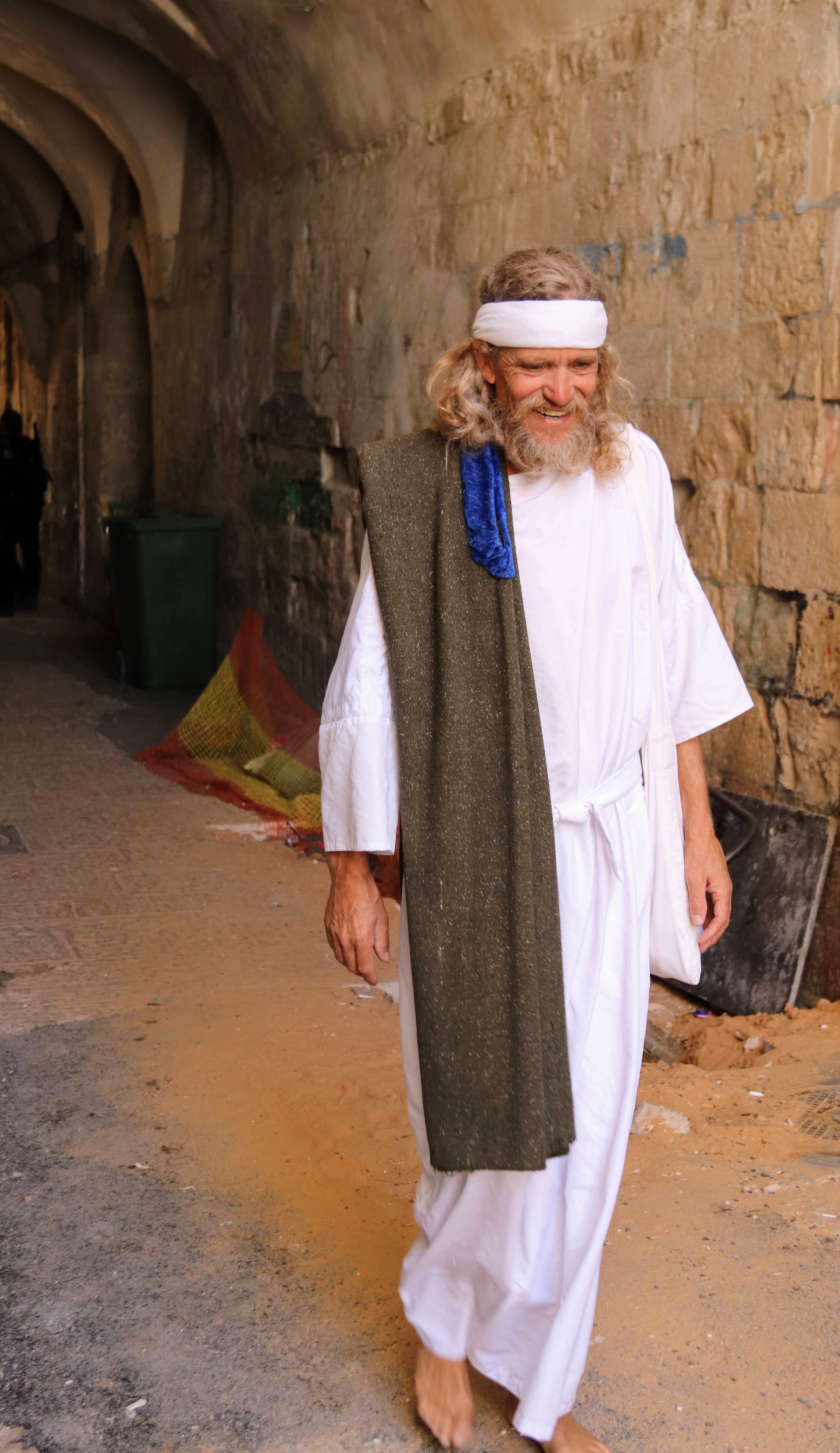 {"rendered":"[GALERIA] Ziemia \u015awi\u0119ta i \u201enie\u015bwi\u0119ta\u201d. Droga krzy\u017cowa w du\u017cej mierze ci\u0105gnie si\u0119 przez arabski bazar"}