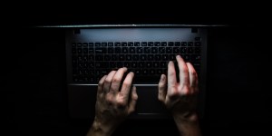 „Liczby są naprawdę niewiarygodne”. Pornografia dziecięca w sieci niestety ma się dobrze