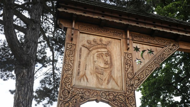 Przedstawienie świętej Kingi na Bramie Seklerskiej w Starym Sączu