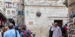 Ziemia Święta i „nieświęta”. Droga krzyżowa w dużej mierze ciągnie się przez arabski bazar [rozmowa]