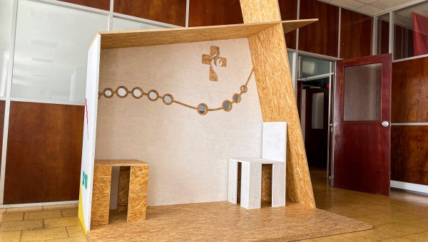 Konfesjonał zbudowany na Światowe Dni Młodzieży w Lizbonie