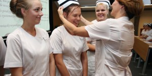 3 kamienie milowe pielęgniarstwa. Czy wiesz, co wpłynęło na powstanie profesji pielęgniarki?