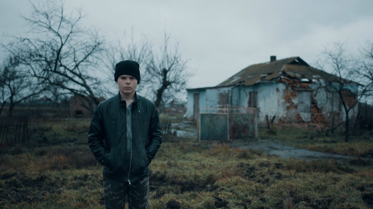 Kadr z teledysku "Crushed" zespołu Imagine Dragons