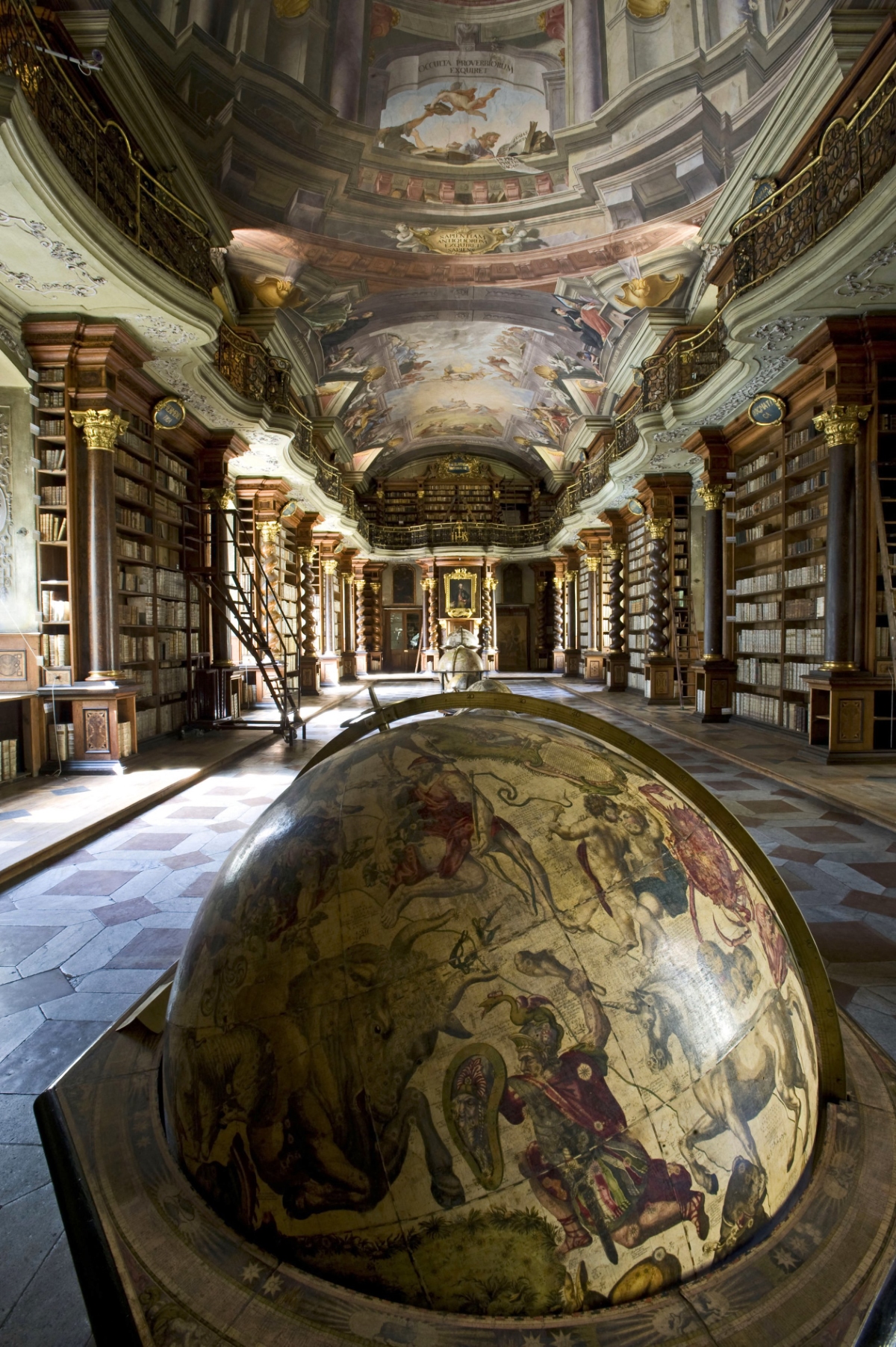 [GALERIA] Najpiękniejsza biblioteka świata znajduje się niedaleko od nas!