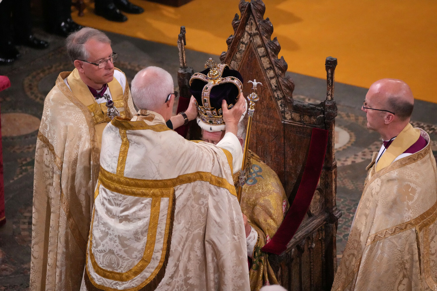 [GALERIA] „God save the King!” Król Karol III otrzymał koronę