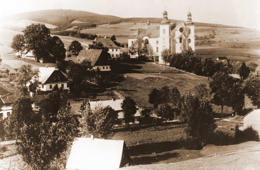 Kościół ze szklanym dachem w Neratovie w Czechach