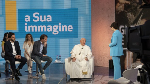Papież Franciszek w studiu telewizji RAI
