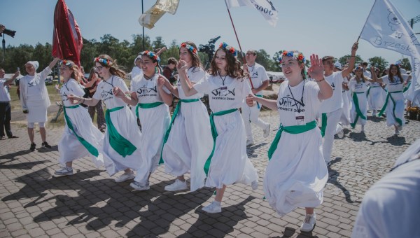 Młodzi na spotkaniu w Lednicy