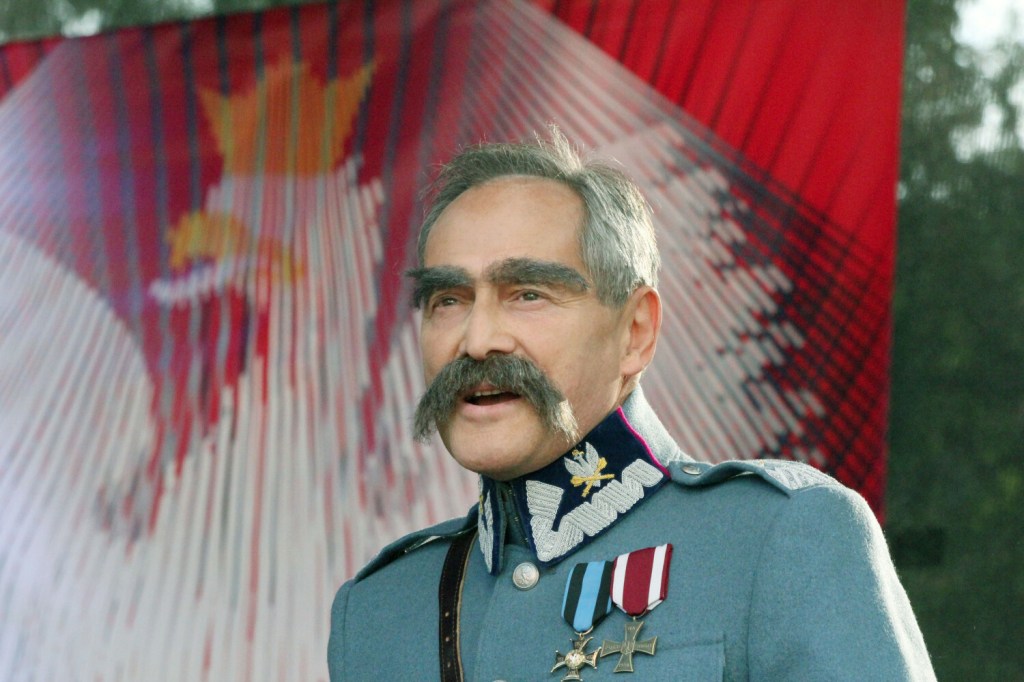 Jerzy Zelnik jako marszałek Piłsudski