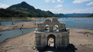 Susza odsłoniła ruiny zatopionego kościoła w Meksyku