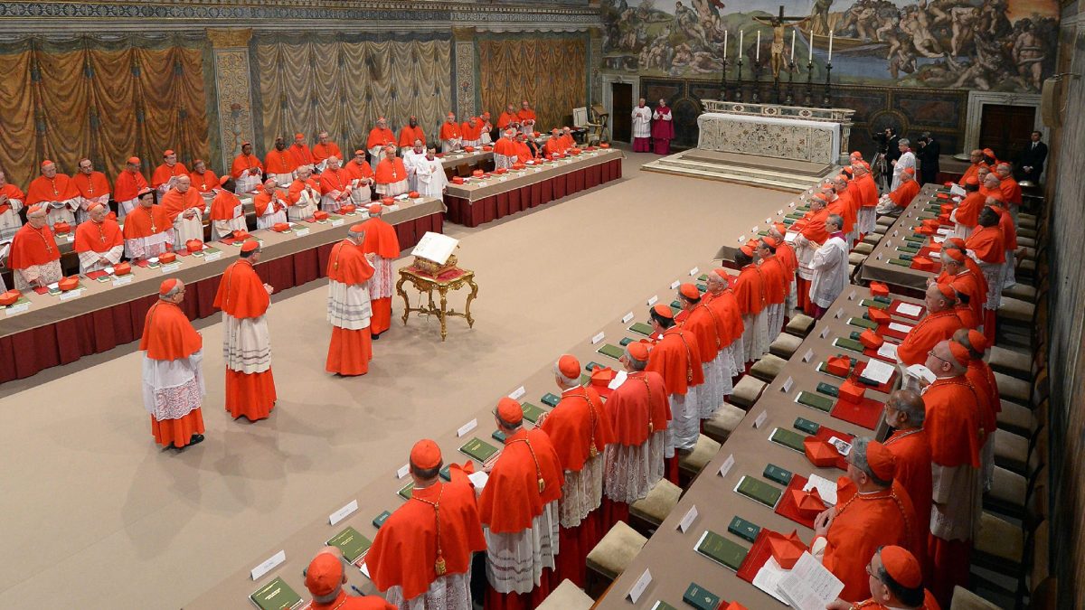 VATICAN-CARDINALS-POPE-CONCLAVE-MARCH-2013-AFP-000_DV1436261-edited.jpg