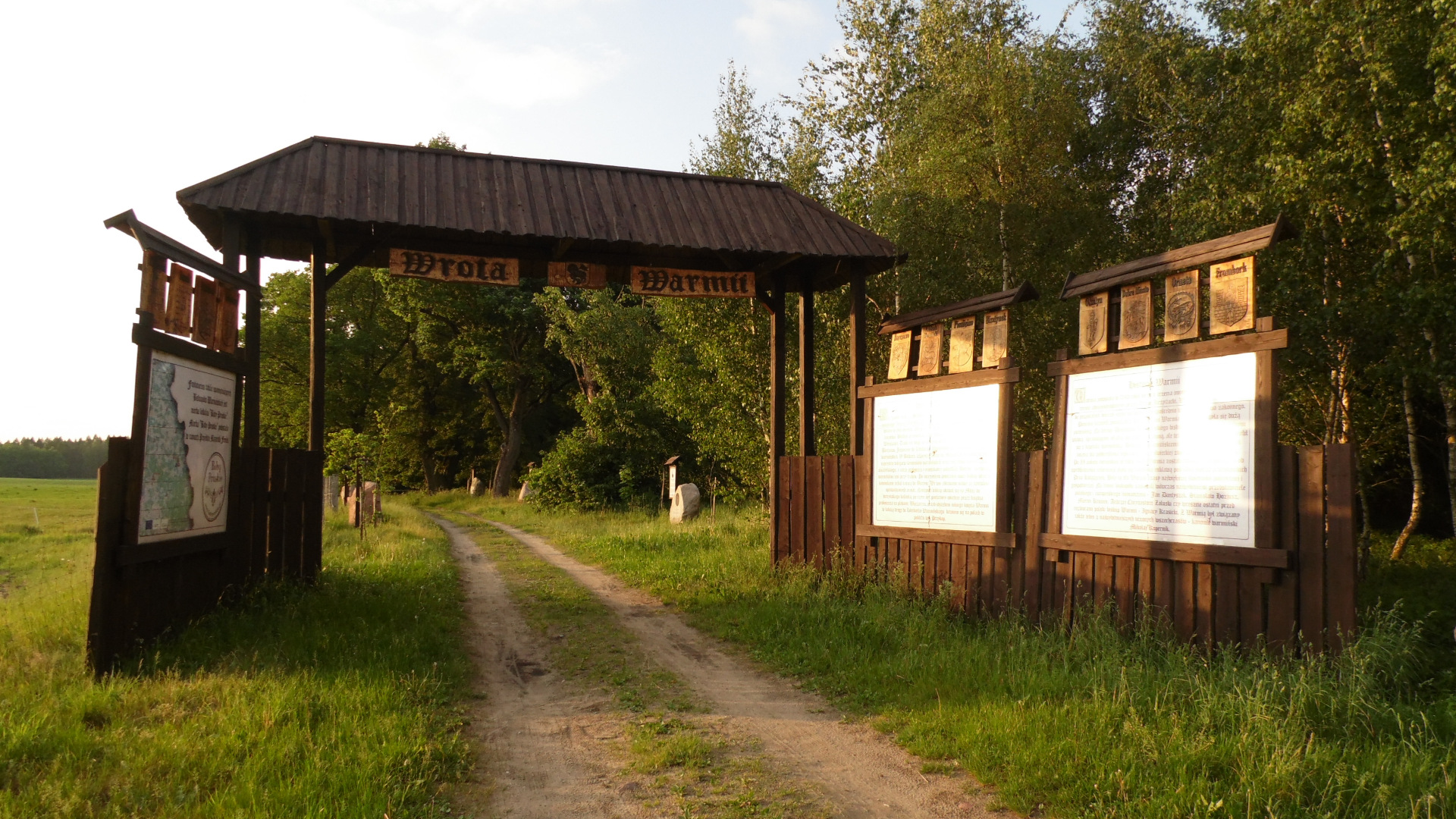[GALERIA] Kapliczki, sanktuaria, lasy i jeziora – ruszaj szlakiem Świętej Warmii 1/2