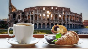 Cornetto, espresso i Koloseum w Rzymie