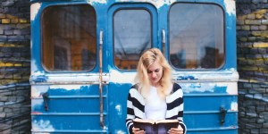 „Bez kitu, bez kitu zapodaję wam!” Czy Biblię powinno się przekładać na gwarę ludową lub slang młodzieżowy?
