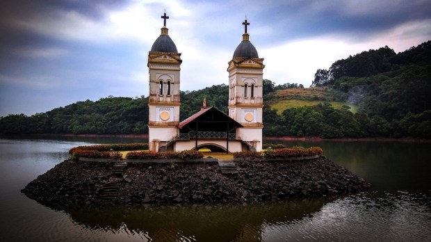 Zatopiony kościół w Brazylii
