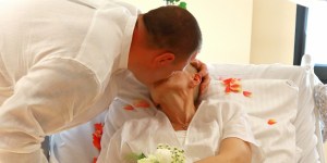 Wzruszający ślub na oddziale onkologii w Gliwicach. „Uzdrowienie trzeba zacząć od duszy”