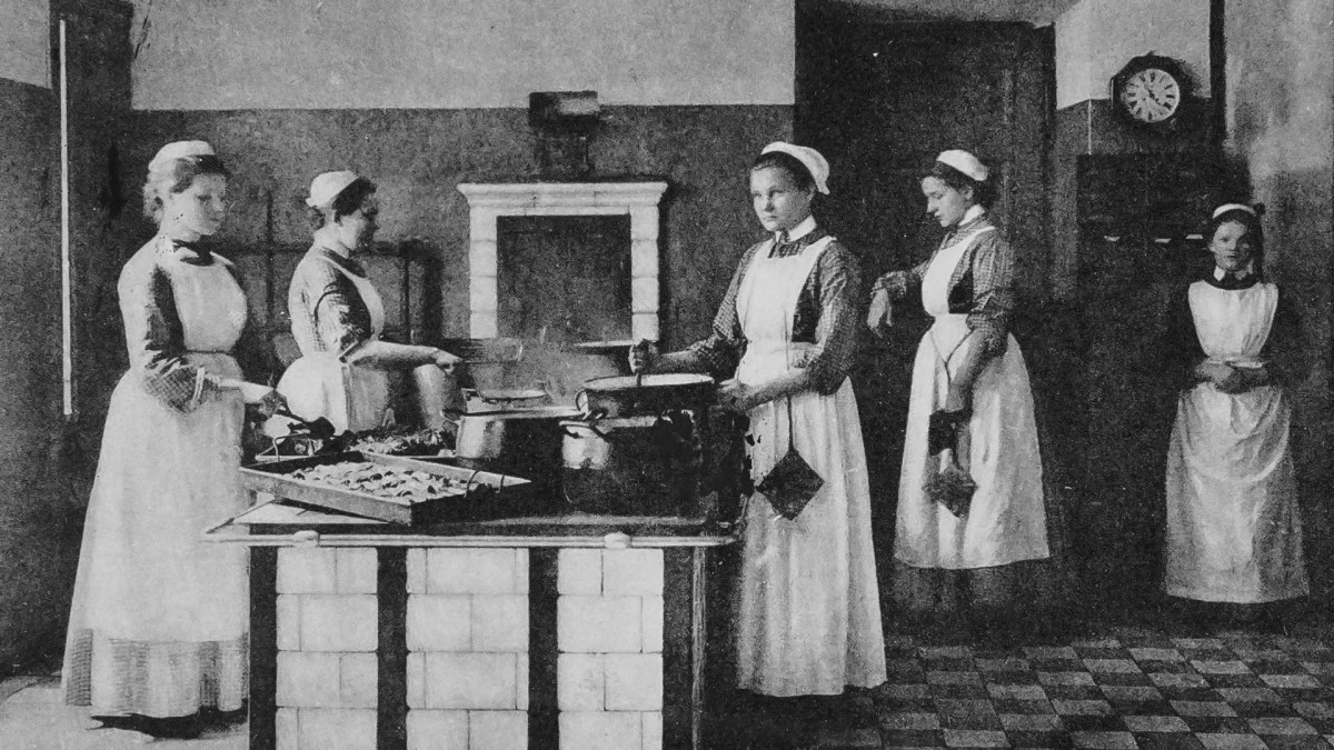 Szkoła św. Kingi dla służących przy ul. Marszałkowskiej 81a w Warszawie (1907)