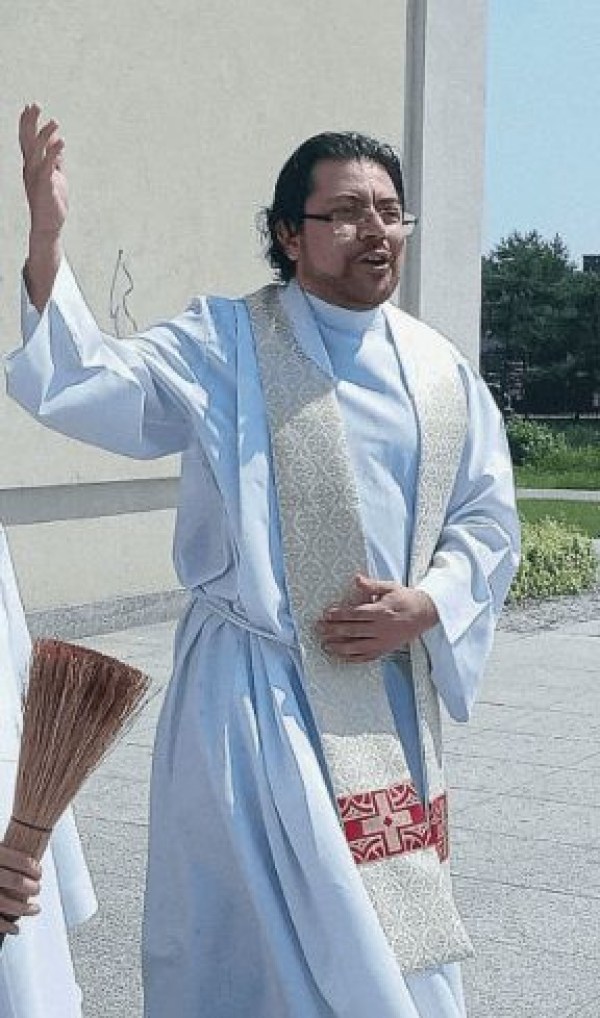 Ksiądz Tommy Josuè Alvarado Bustillo