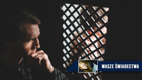 Młody chłopak spowiada się w konfesjonale
