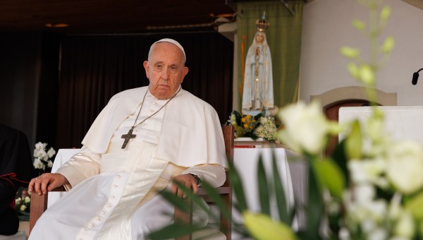 Pope-Francis-Shrine-of-Our-Lady-of-Fatima-JMJ-Lisboa-2023