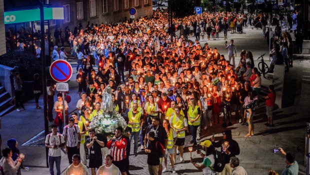 The-pilgrim-image-of-Our-Lady-Fatima-arrives-on-a-boat-ahead-of-the-World-Youth-Day 2023