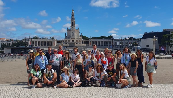 Grupa młodzieży z parafii w Głogówku na Światowych Dnia Młodzieży w Lizbonie