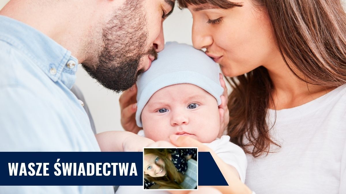Para całująca swoje dziecko w głowę