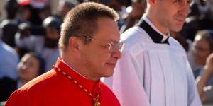 Kard. Ryś: Nie chodzi o to, aby wynosić osobę, gdyż to nie są kategorie ewangeliczne [ROZMOWA]