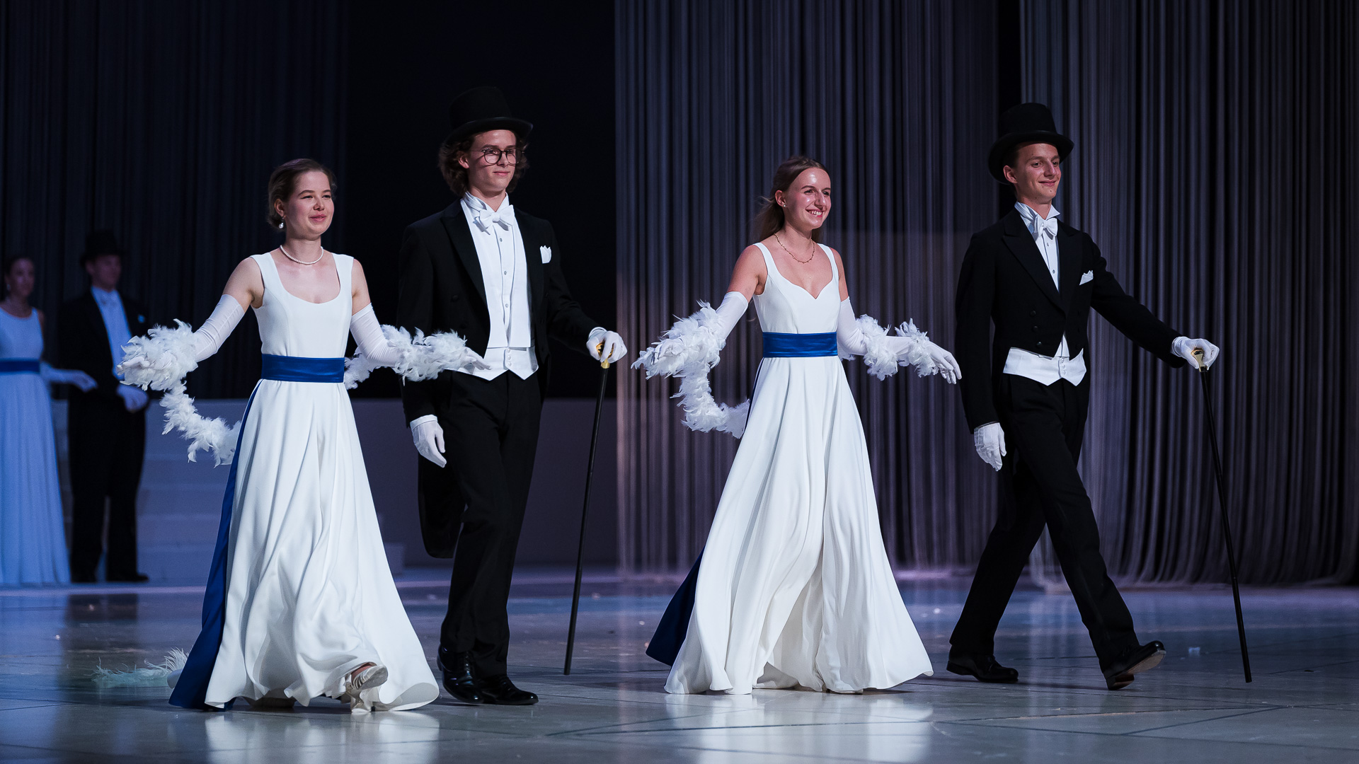 [GALERIA] Tanecznym krokiem w dorosłość, czyli Bal Debiutantów 2023 1/4