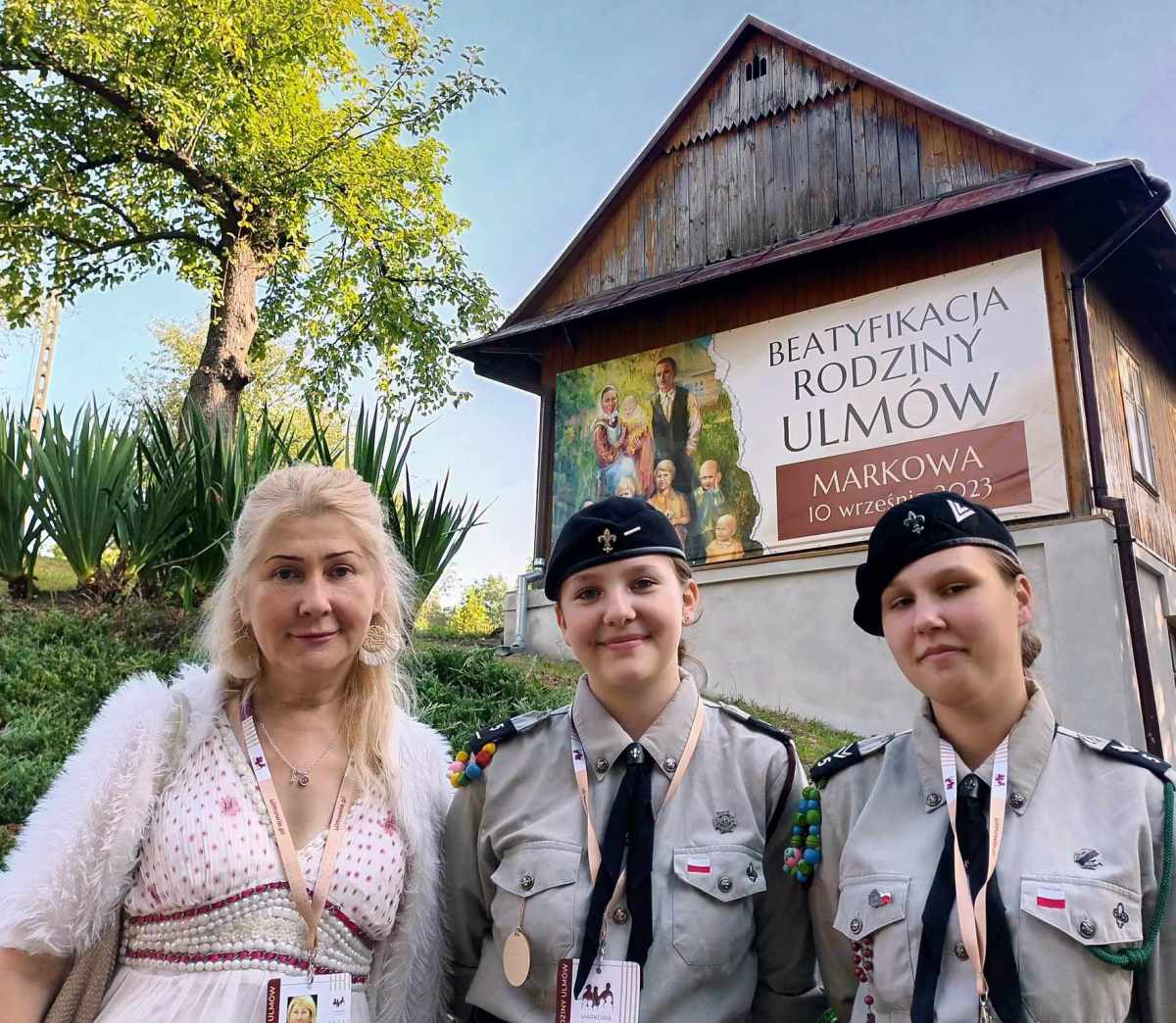 Zosia Rossowska i Amelka Bracio z 5. Przemyskiej Drużyny Starszoharcerskiej im. Zbigniewa Grochowskiego