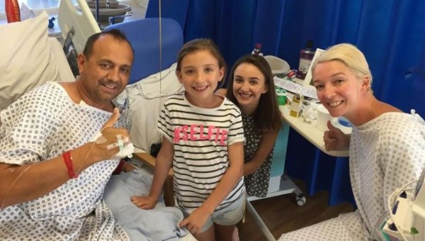 Kelly i Dan z córkami