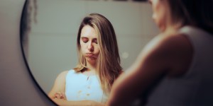 Łatki przyklejone nam przez innych: obciążają nas i hamują nasz rozwój