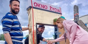 Proboszcz zabrał parafian na Pol’and’Rock Festival. „Ja się tam czuję jak u siebie, jak w swojej parafii”