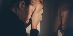 Wyobraź sobie, że Bóg głęboko wzruszył się widząc twe cierpienia. Czy to możliwe?